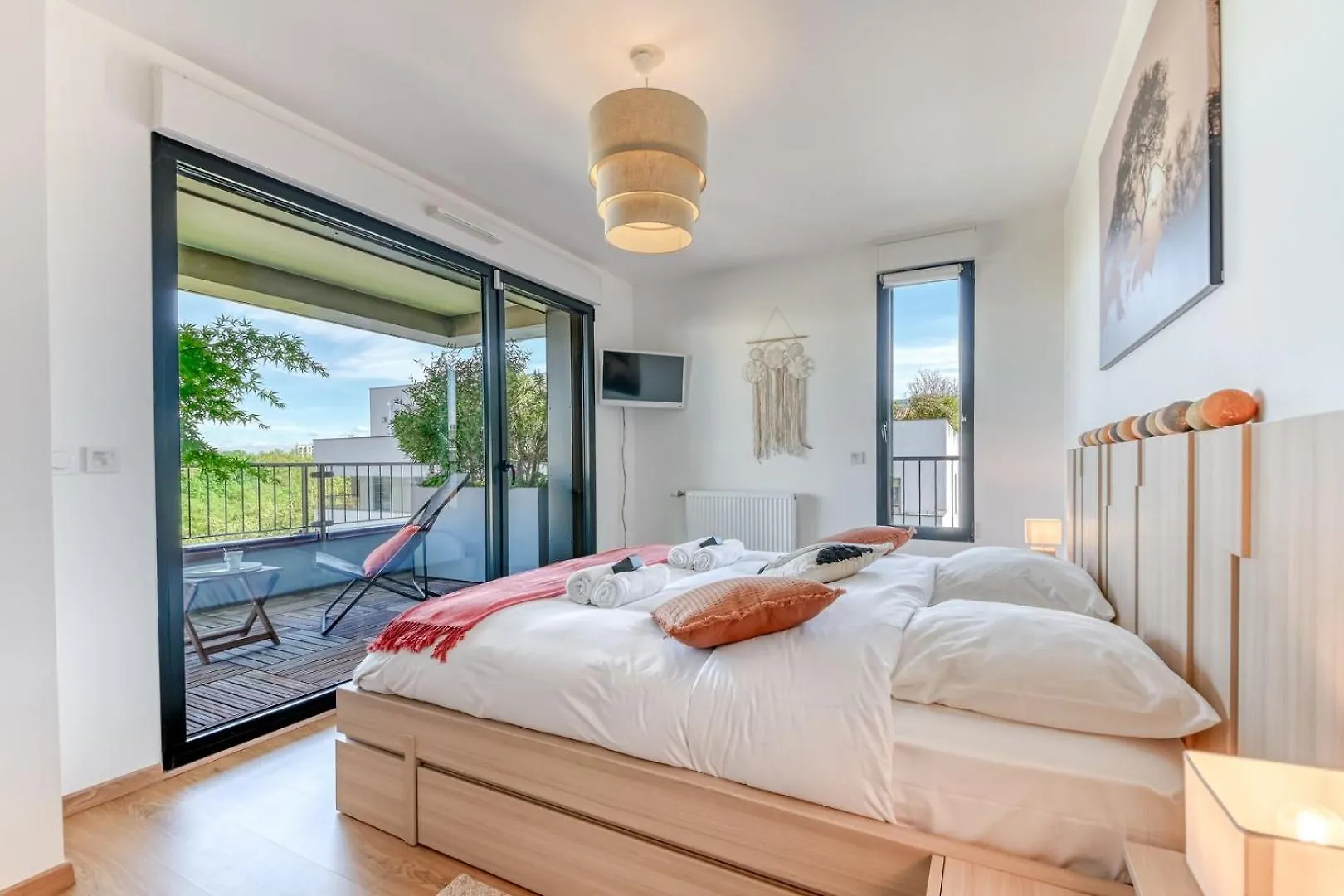 Guestready - Chic Stay With Jacuzzi And Parking Lyon